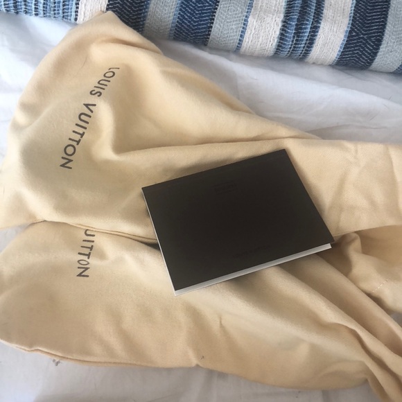 NEVER WORN Louis Vuitton Flats - Picture 7 of 7